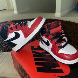 ❌SOLD❌ Jordan 1 Retro High Satin Snake Chicago (4 Toddler)